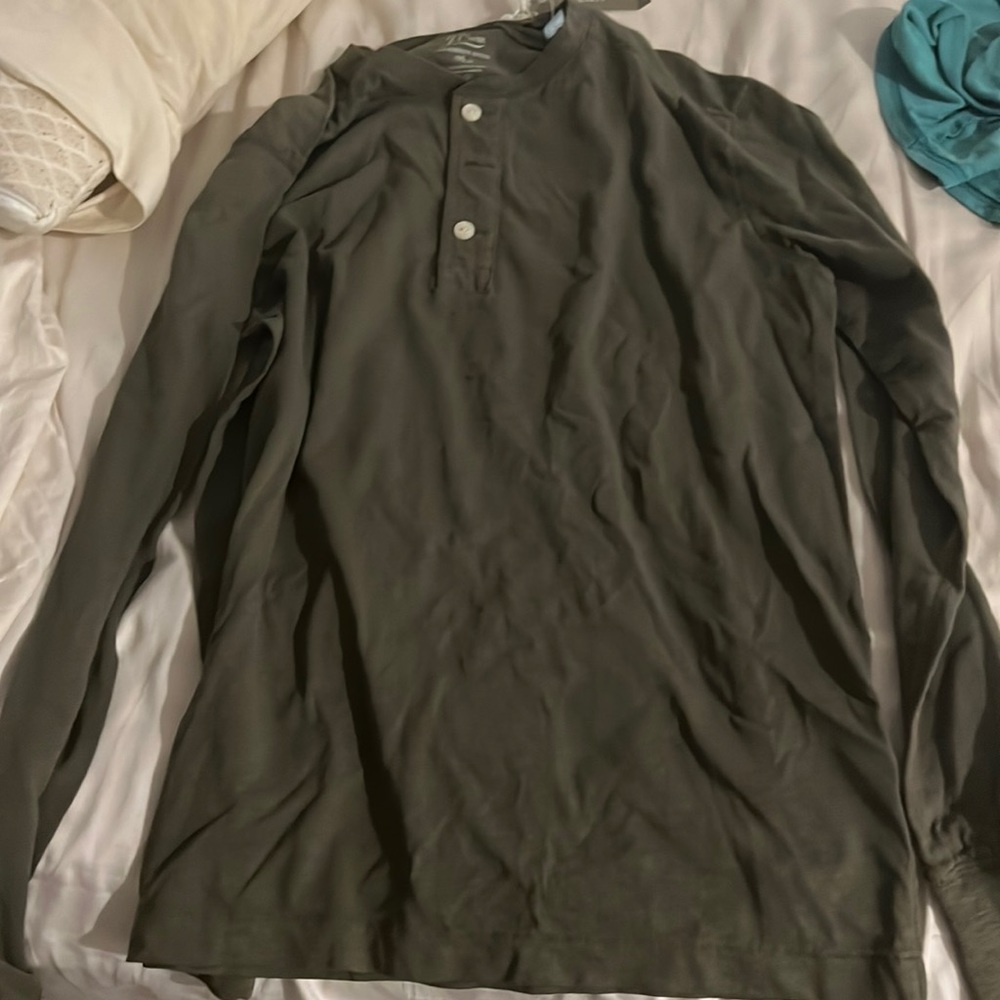 J Crew Forest Green Long Sleeve 3 Button Tee